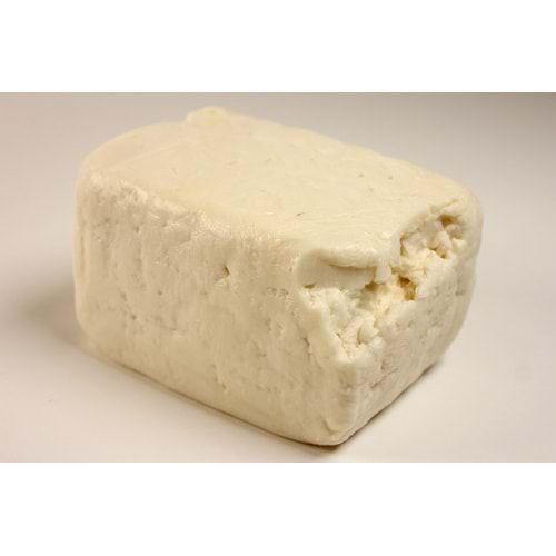 İnek Sütünden Şirdan Mayalı Beyaz Peynir 1 Kalıp (650-700 Gr Arasında)